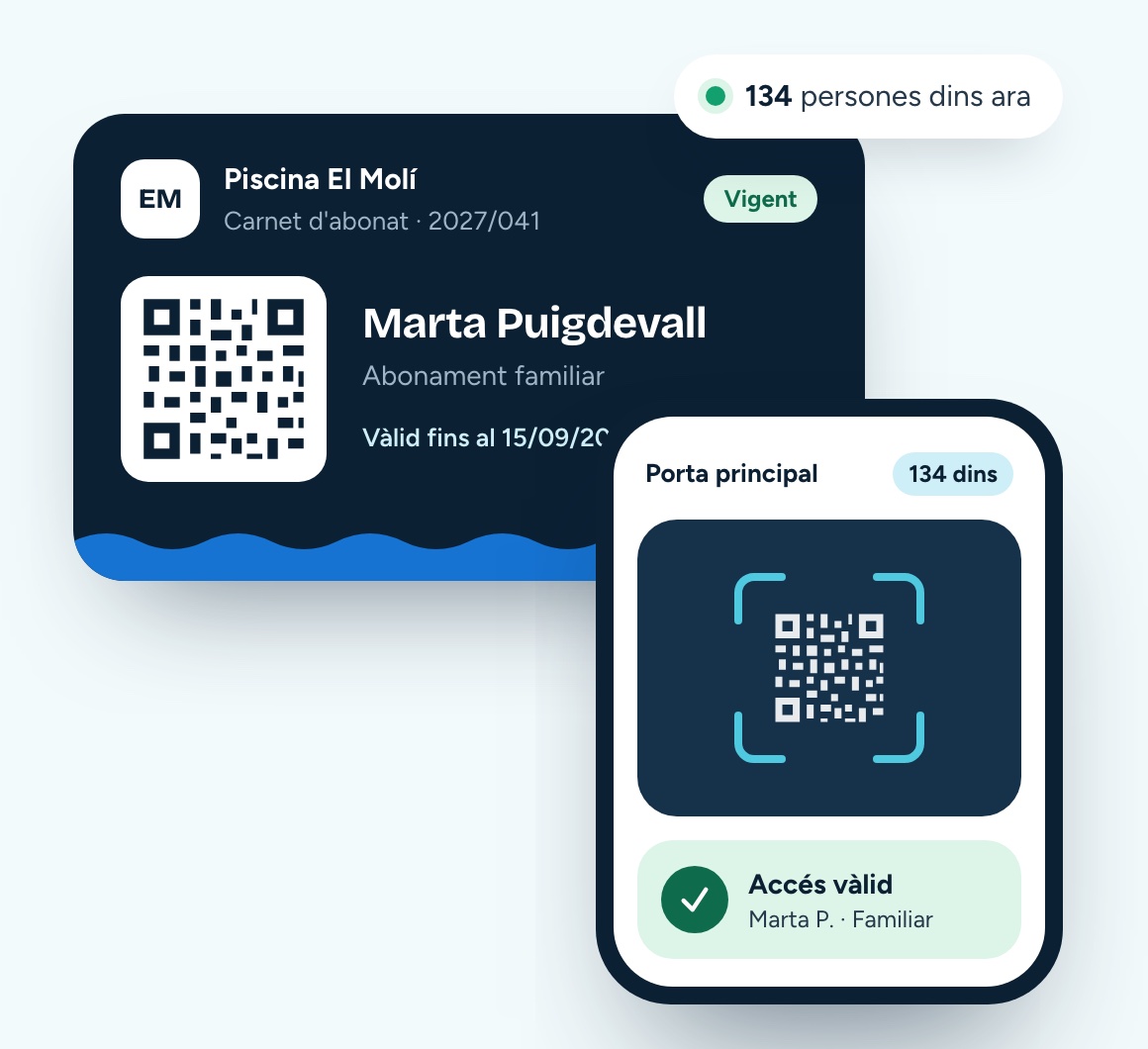 Carnet de abonado digital de La Piscina con código QR y el móvil de la puerta validando el acceso